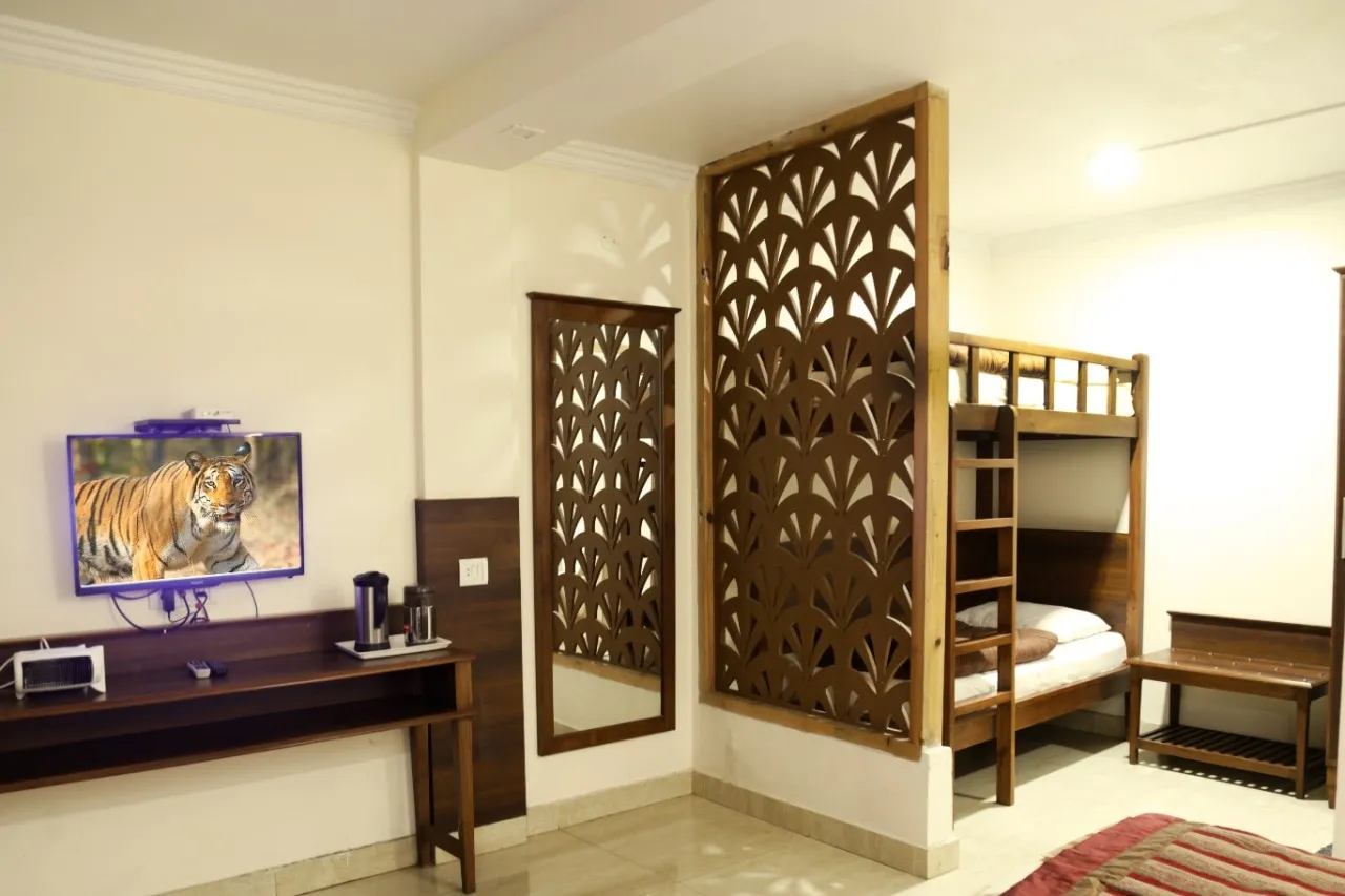 Hotel Aroma Nainital ( In house parking) Room
