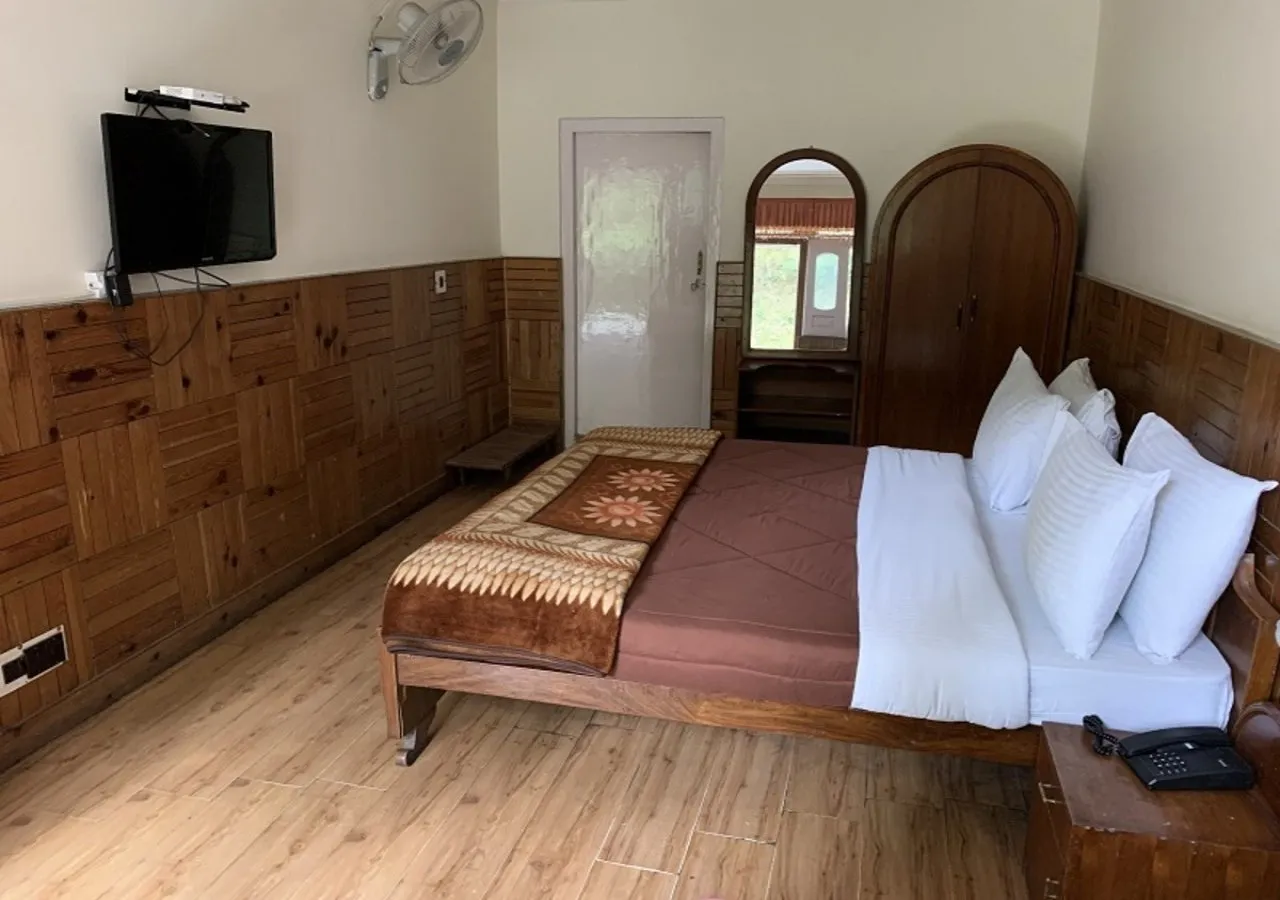 Hotel Aroma Nainital ( In house parking) Room