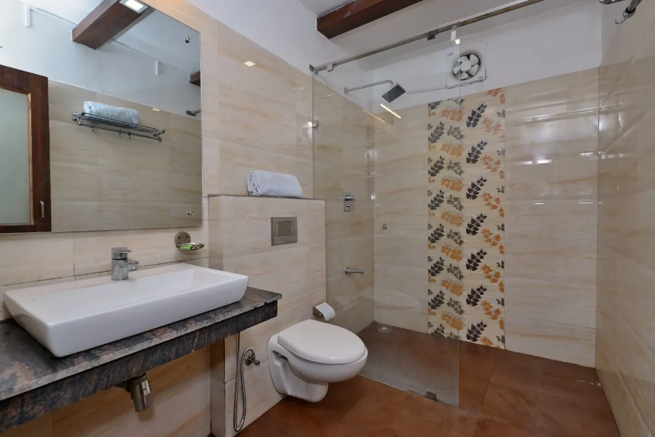 Hotel Aroma Nainital ( In house parking) Washroom