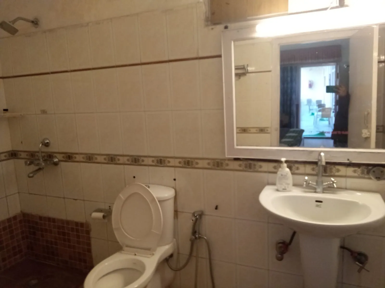 Hotel Aroma Nainital ( In house parking) Washroom