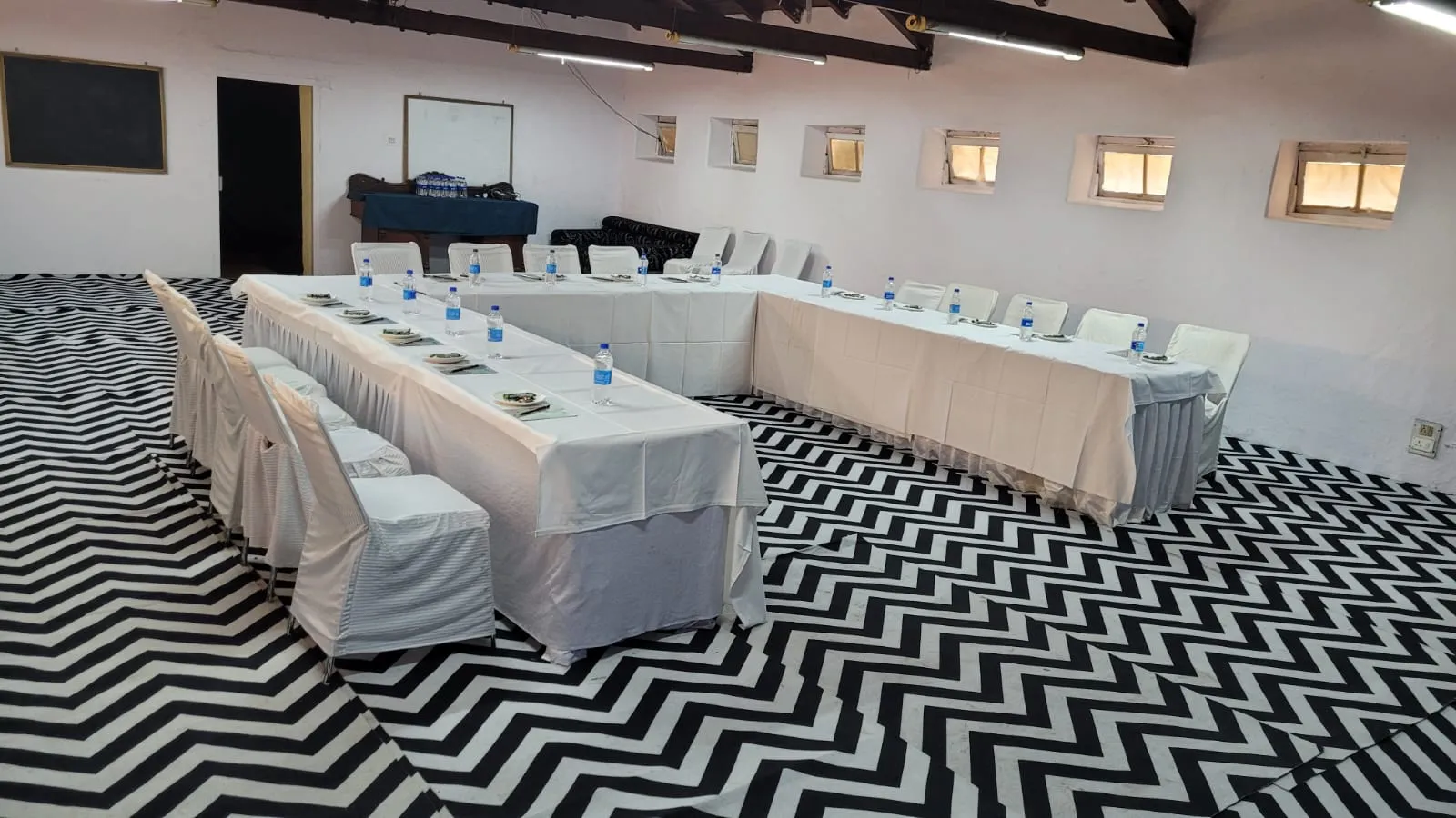 Hotel Chevron Fairhavens, Nainital Conference Room