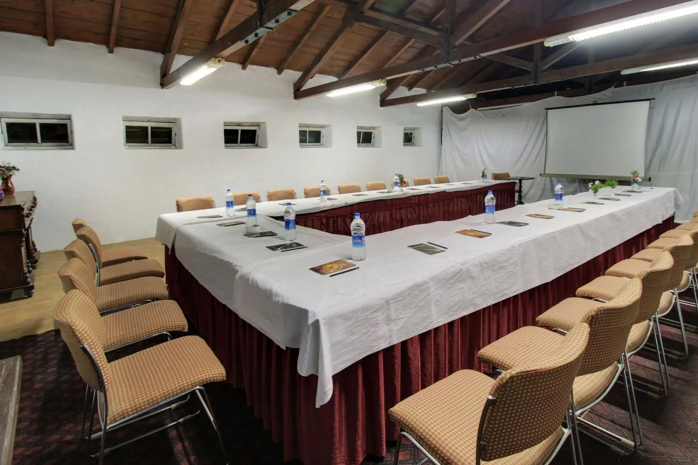 Hotel Chevron Fairhavens, Nainital Conference Room