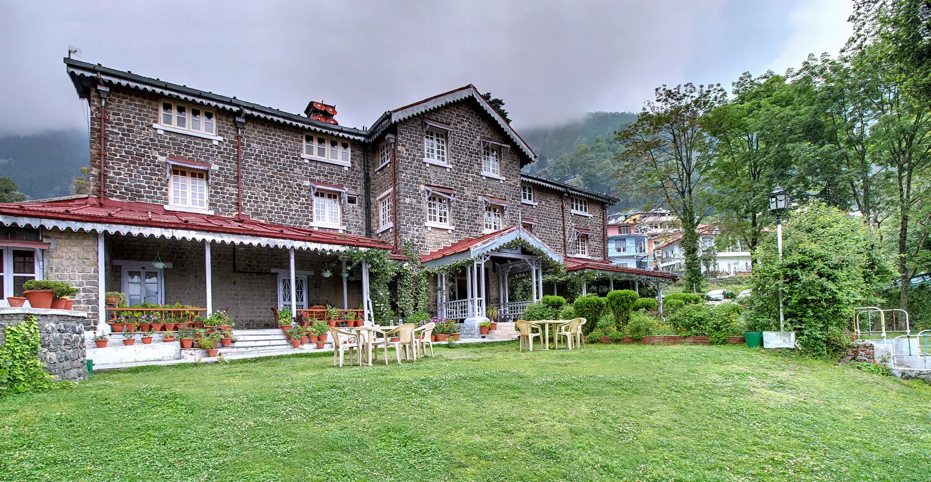 Hotel Chevron Fairhavens, Nainital Entrance