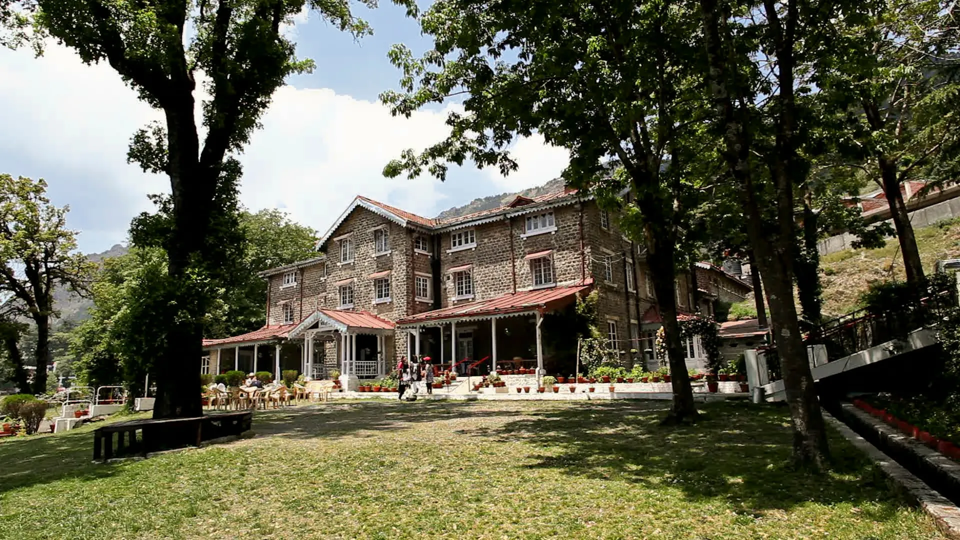 Hotel Chevron Fairhavens, Nainital Facade