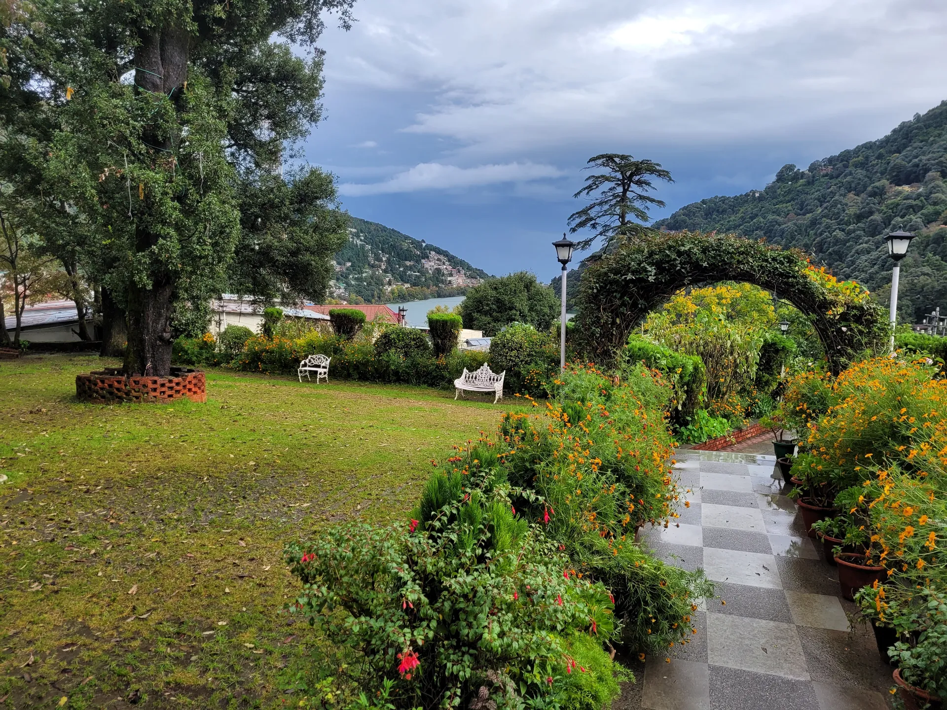 Hotel Chevron Fairhavens, Nainital Outdoors