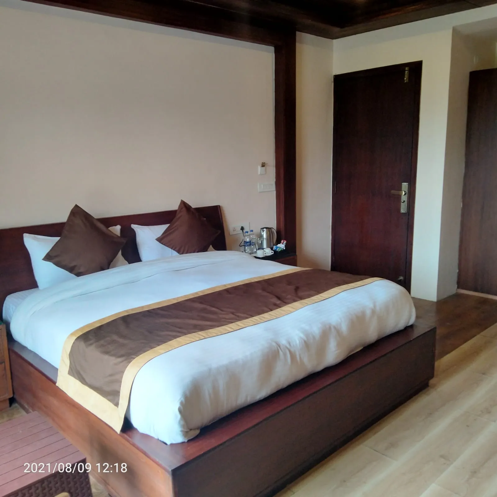 La Niwasa by Shivraj Room