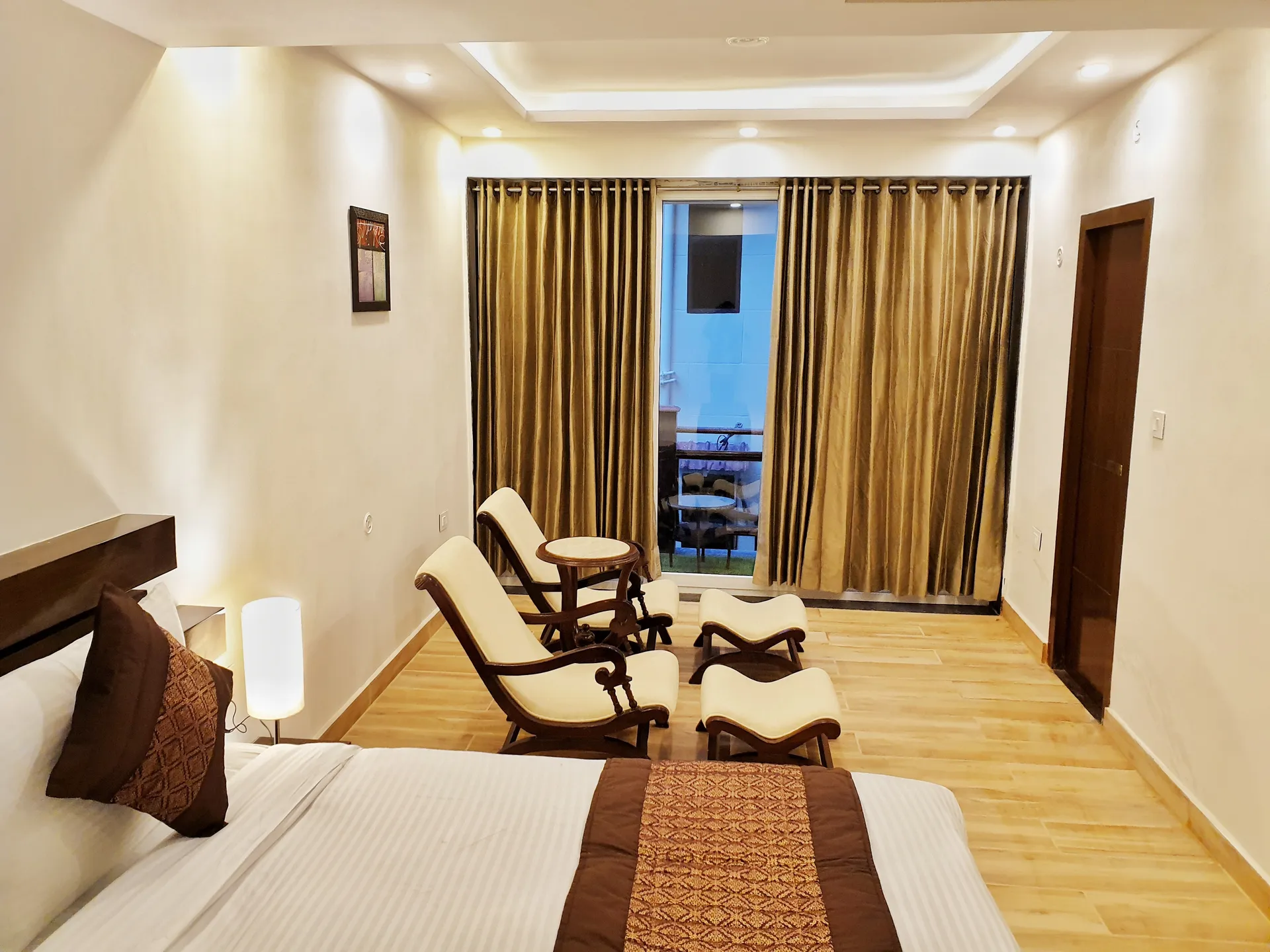 La Niwasa by Shivraj Room