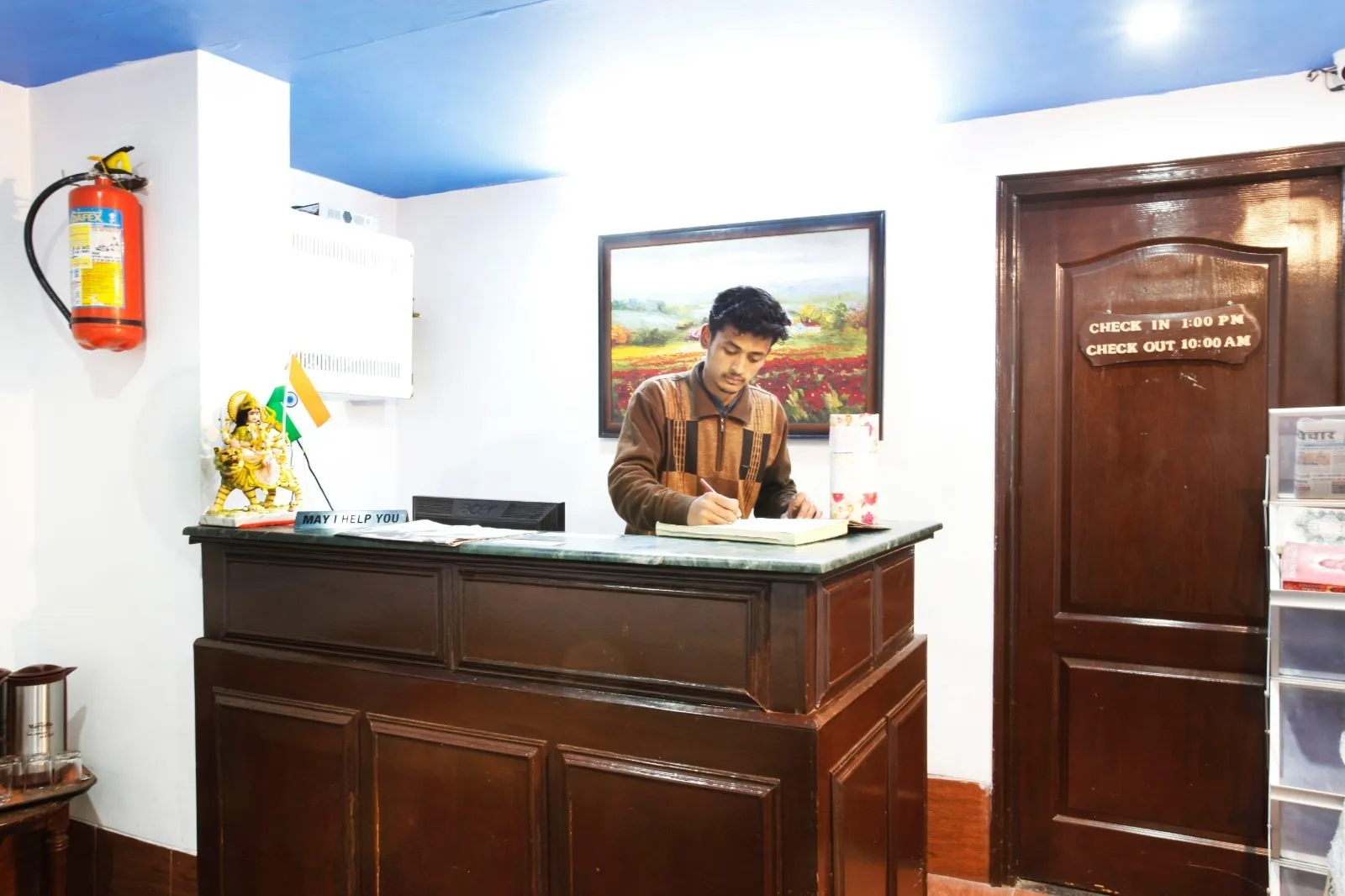 Manu Maharani Regency By Royal Collection Hotels Reception