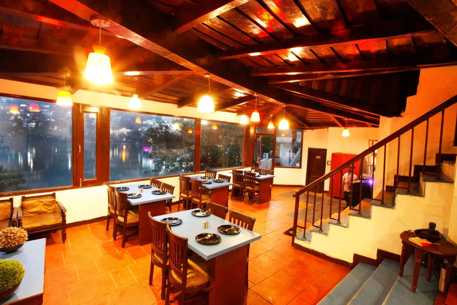 Manu Maharani Regency By Royal Collection Hotels Restaurant