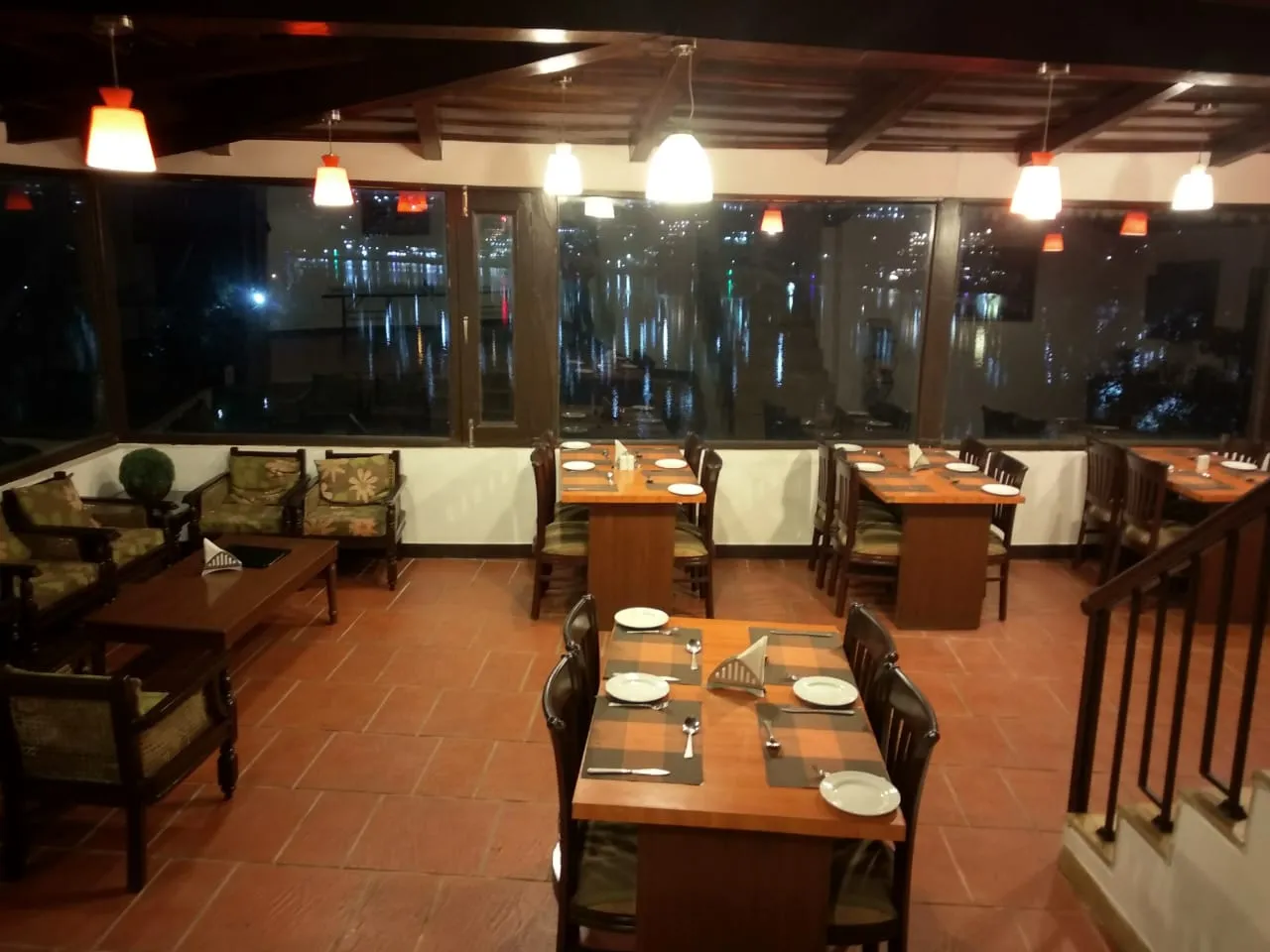 Manu Maharani Regency By Royal Collection Hotels Restaurant