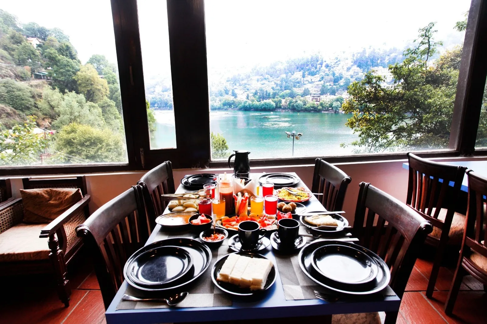 Manu Maharani Regency By Royal Collection Hotels Restaurant