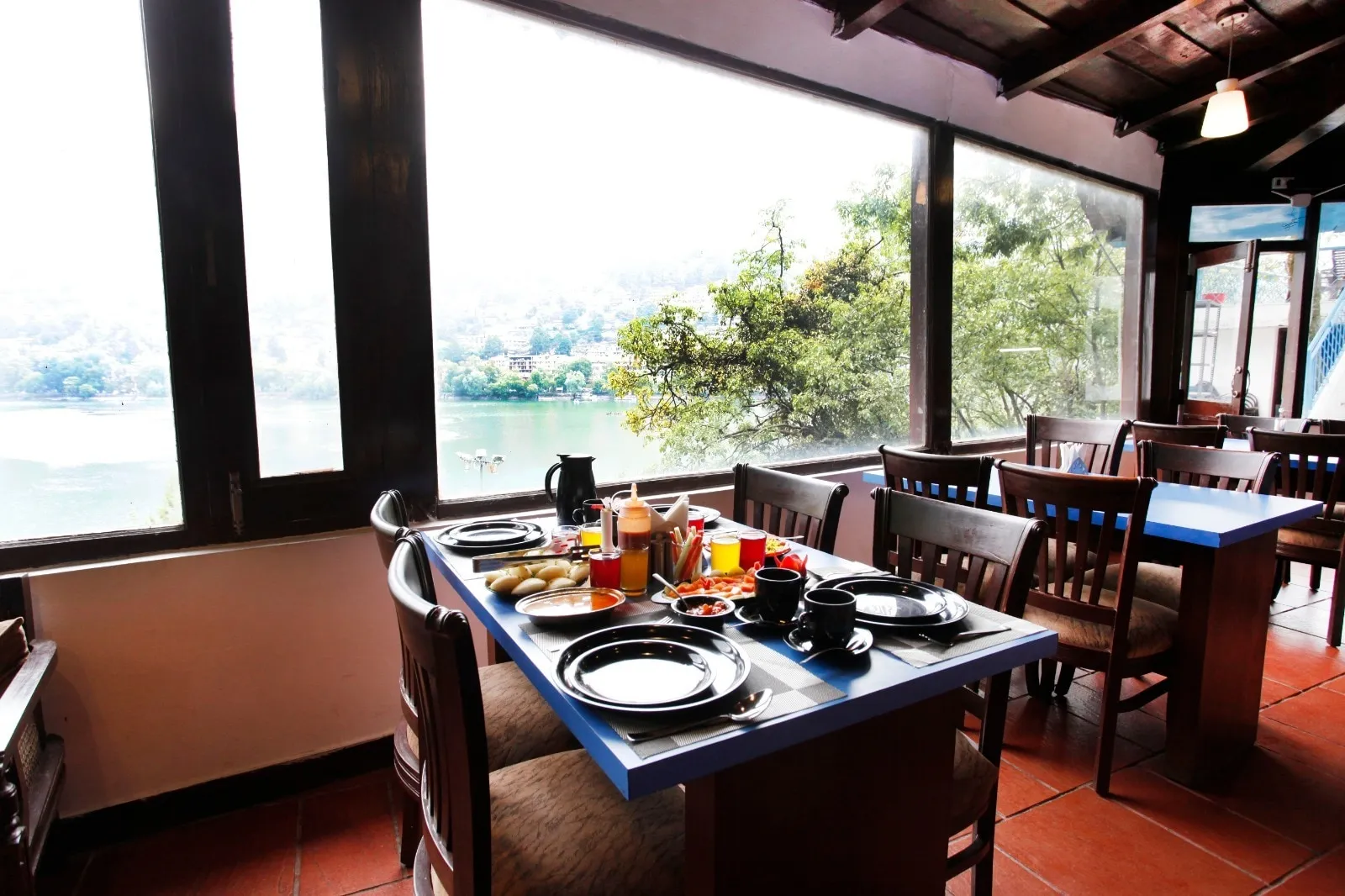 Manu Maharani Regency By Royal Collection Hotels Restaurant