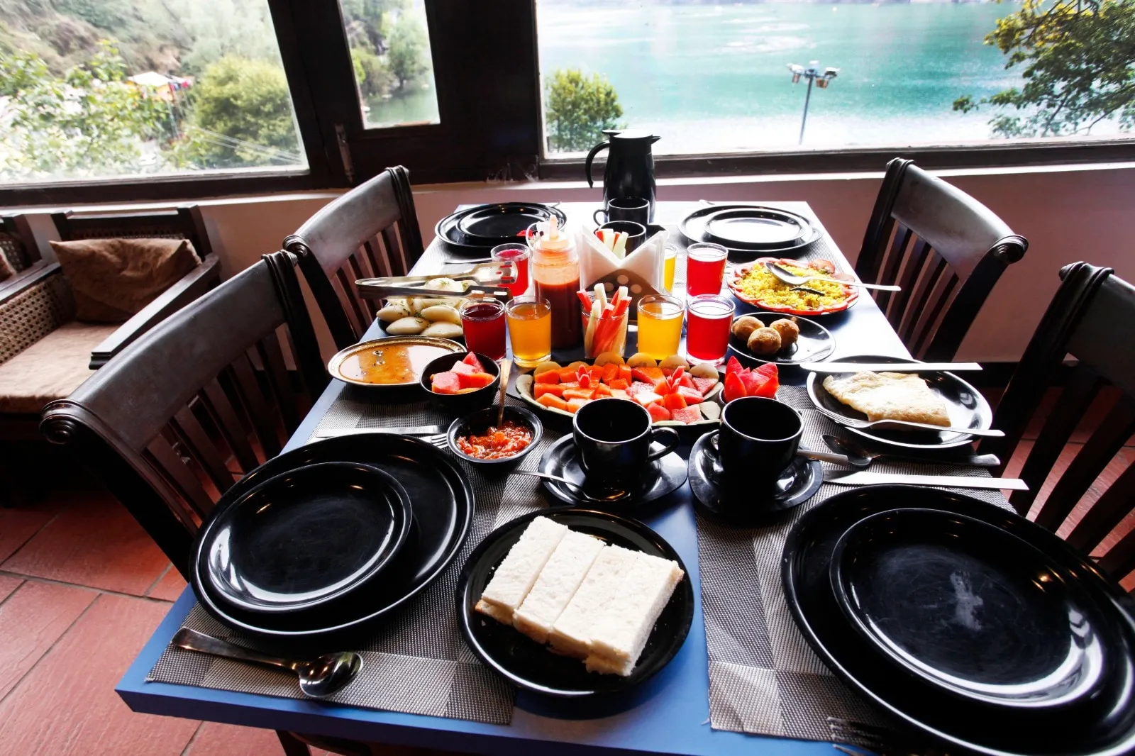 Manu Maharani Regency By Royal Collection Hotels Restaurant