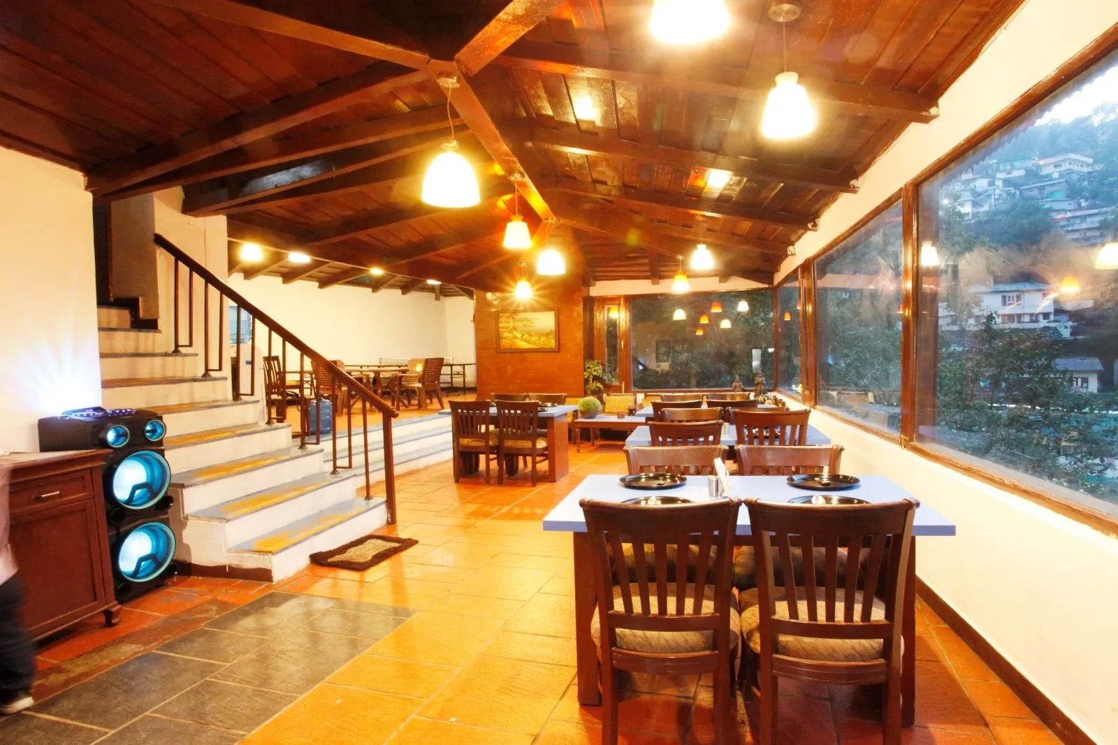 Manu Maharani Regency By Royal Collection Hotels Restaurant