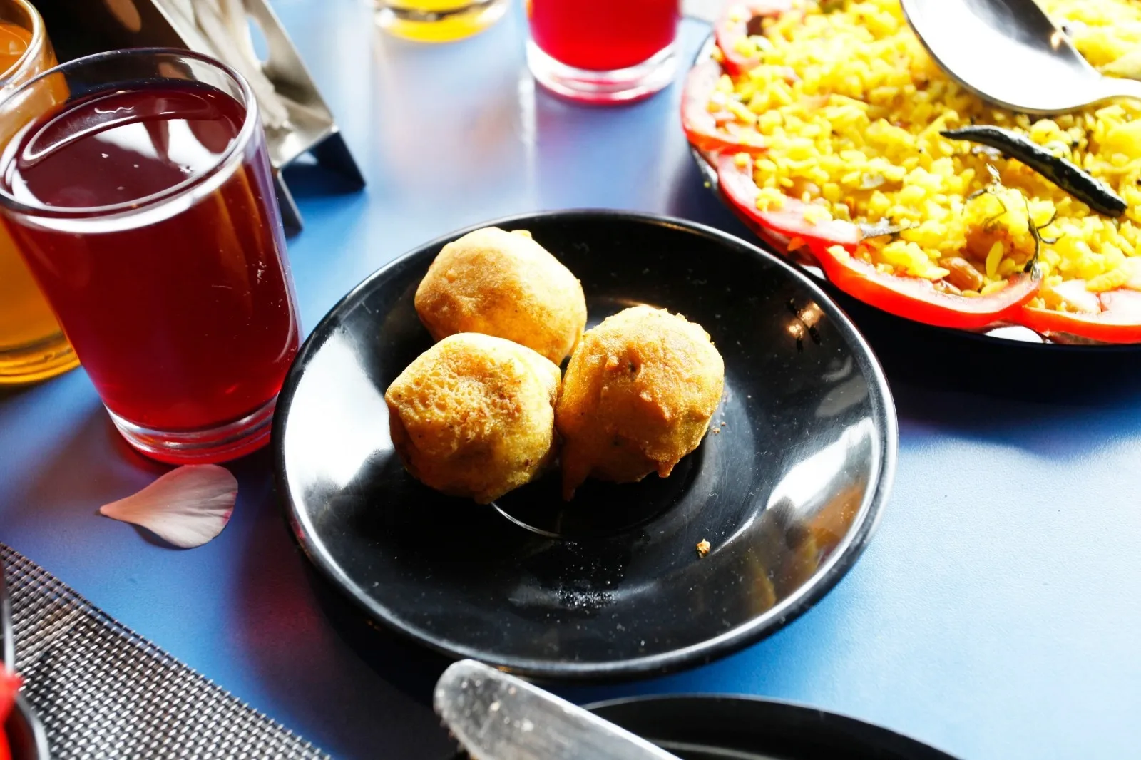 Manu Maharani Regency By Royal Collection Hotels Restaurant