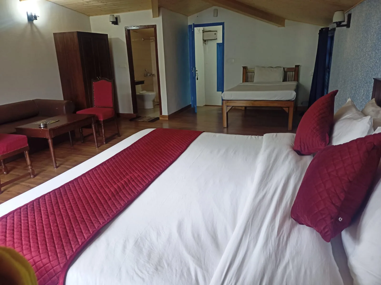 Manu Maharani Regency By Royal Collection Hotels Room