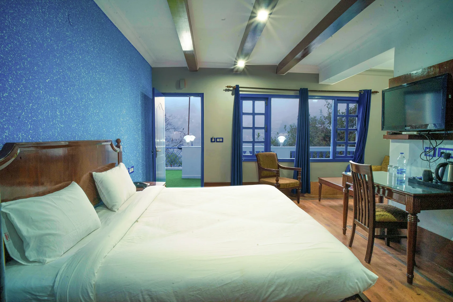 Manu Maharani Regency By Royal Collection Hotels Room