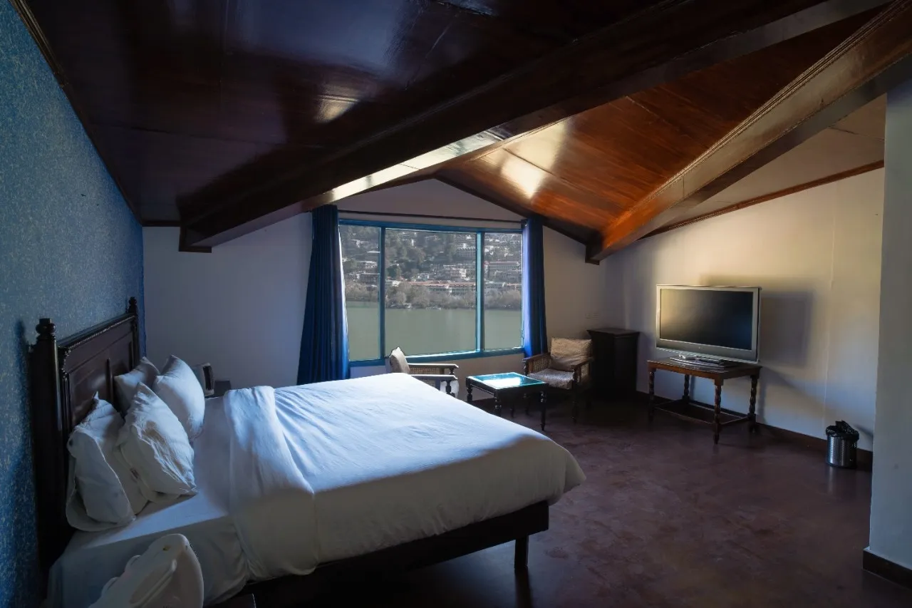 Manu Maharani Regency By Royal Collection Hotels Room