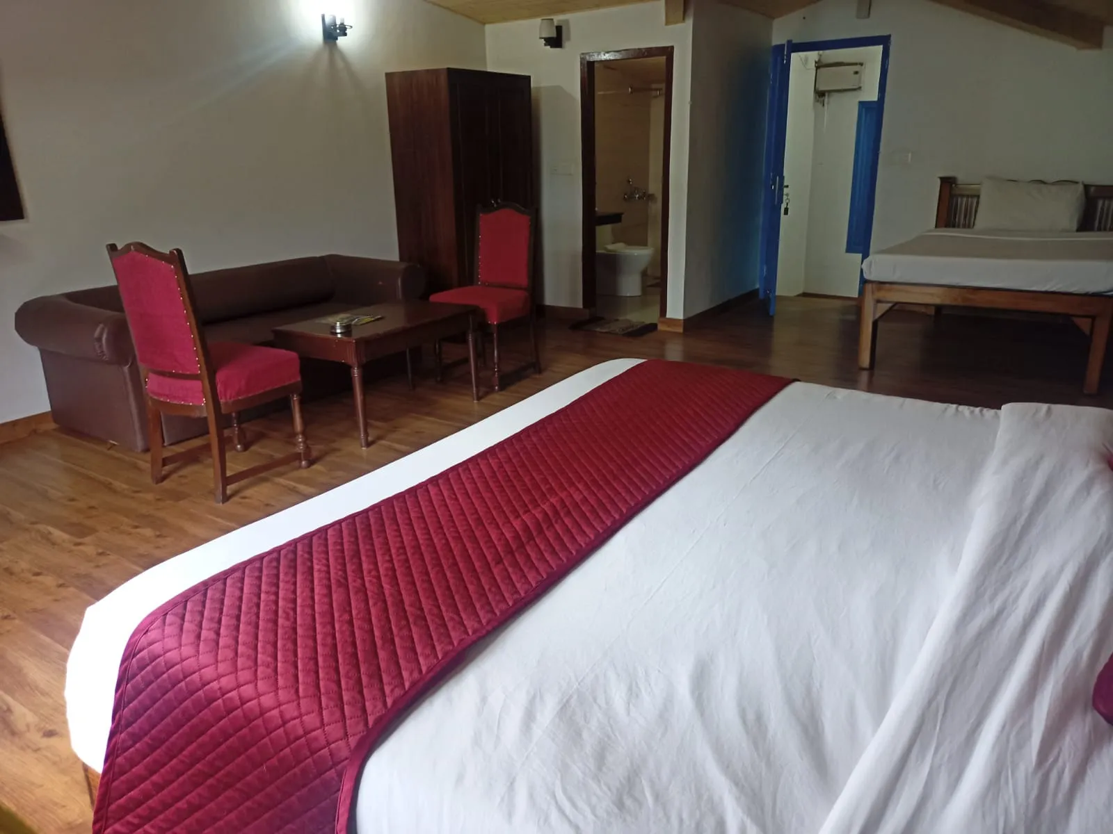 Manu Maharani Regency By Royal Collection Hotels Room