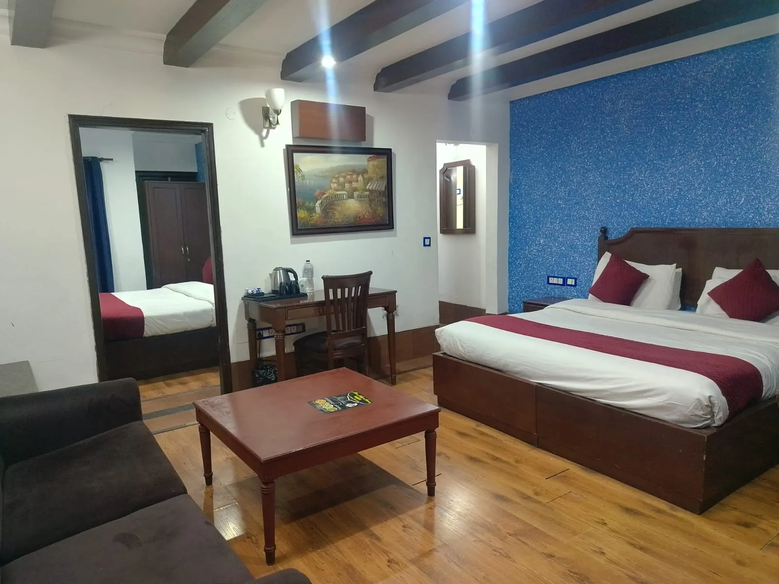 Manu Maharani Regency By Royal Collection Hotels Room