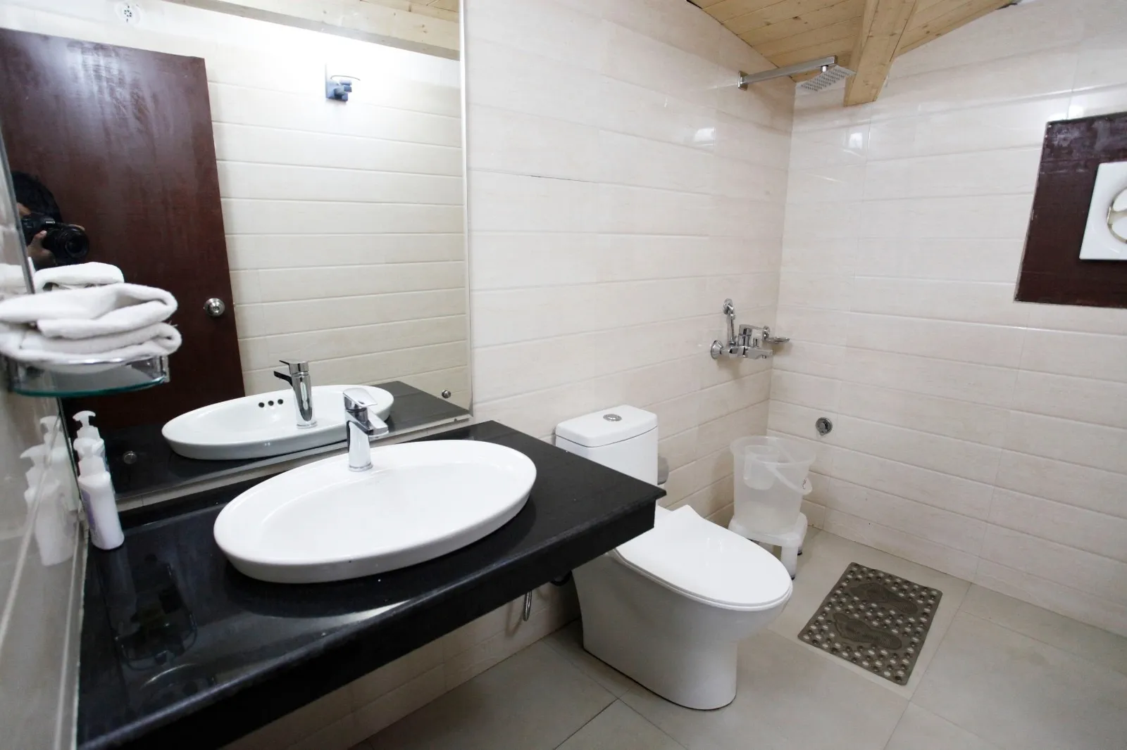 Manu Maharani Regency By Royal Collection Hotels Room