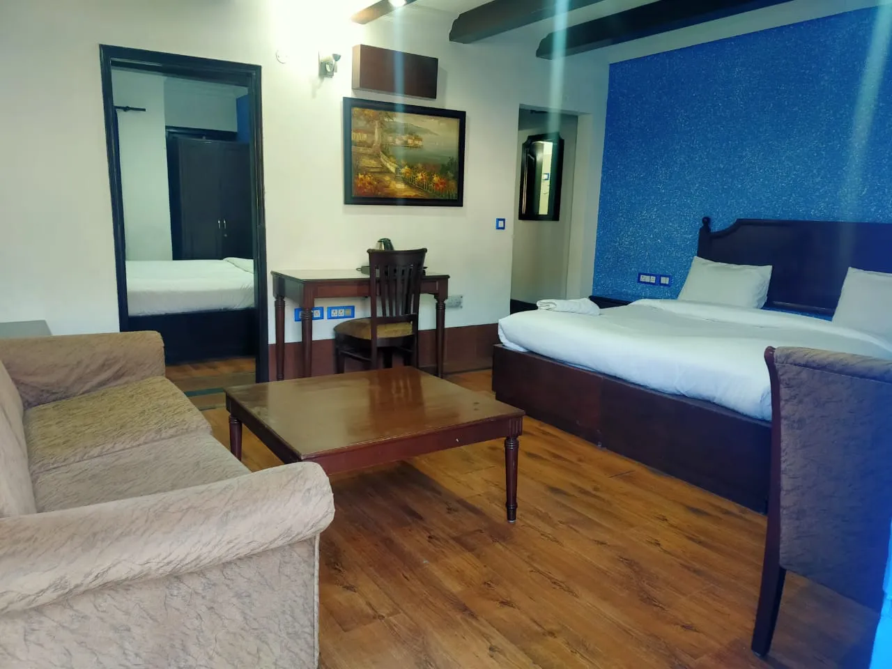 Manu Maharani Regency By Royal Collection Hotels Room