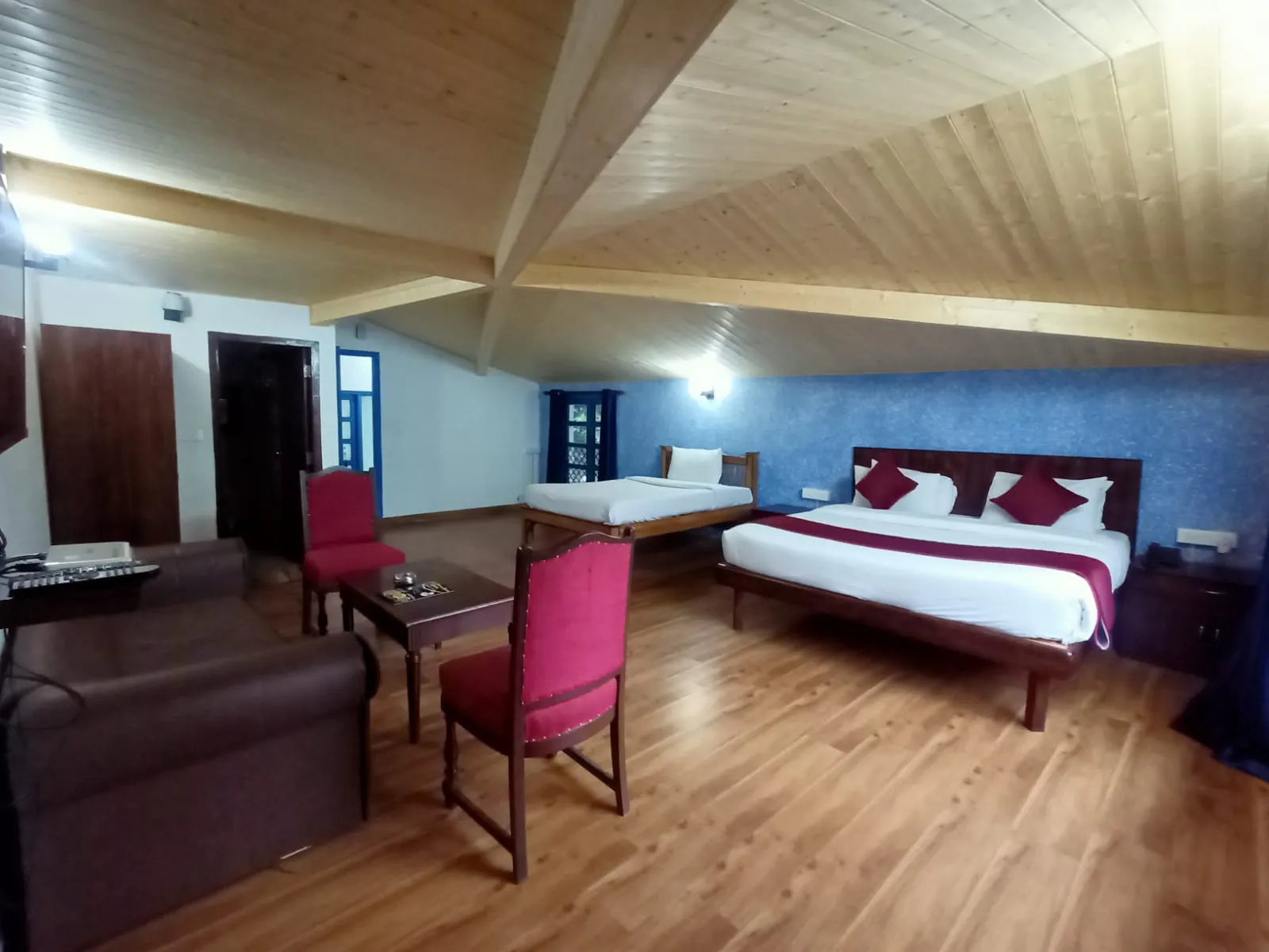 Manu Maharani Regency By Royal Collection Hotels Room