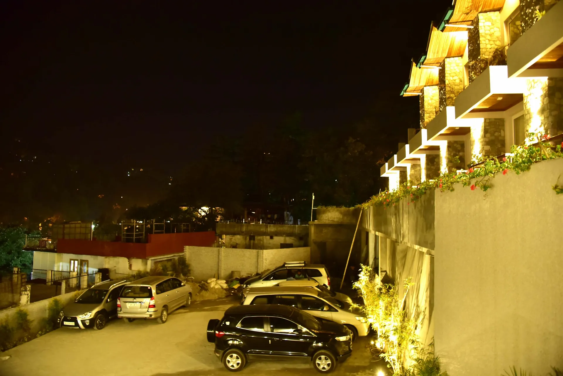 Seasons By Xperience Parking