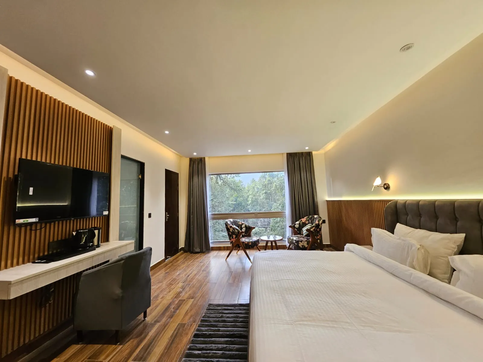 The Emerald by DLS Hotels, Nainital Room