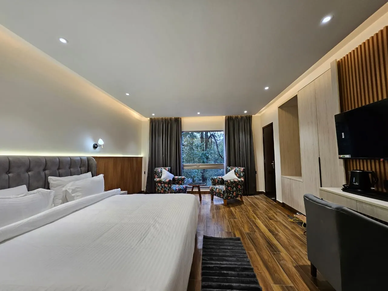 The Emerald by DLS Hotels, Nainital Room