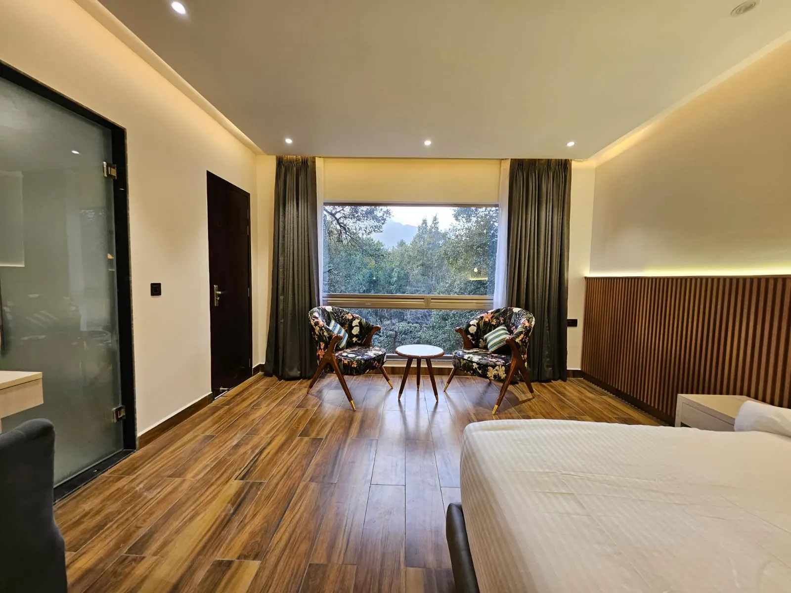 The Emerald by DLS Hotels, Nainital Room