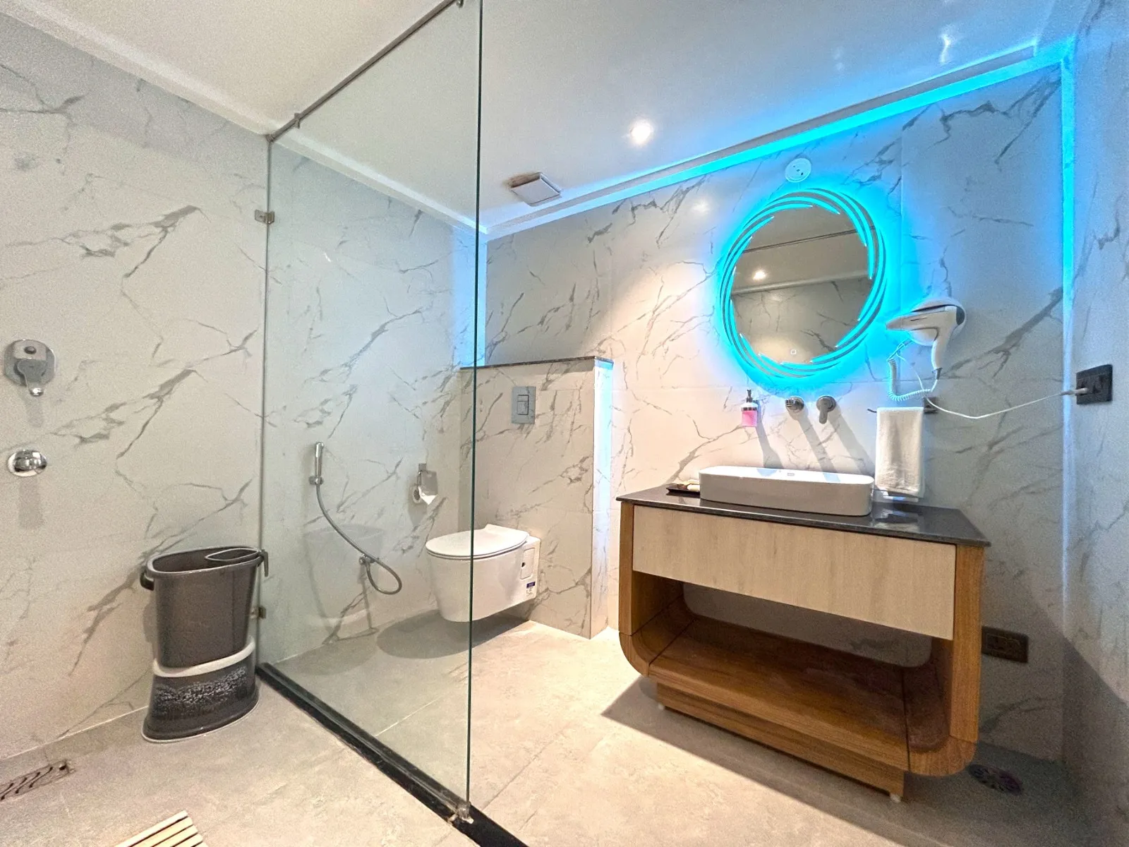 The Emerald by DLS Hotels, Nainital Washroom