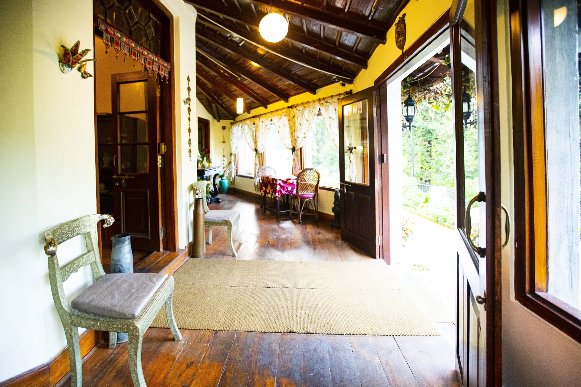 The Hive Cottage By Royal Collection Hotels Lobby Lounge