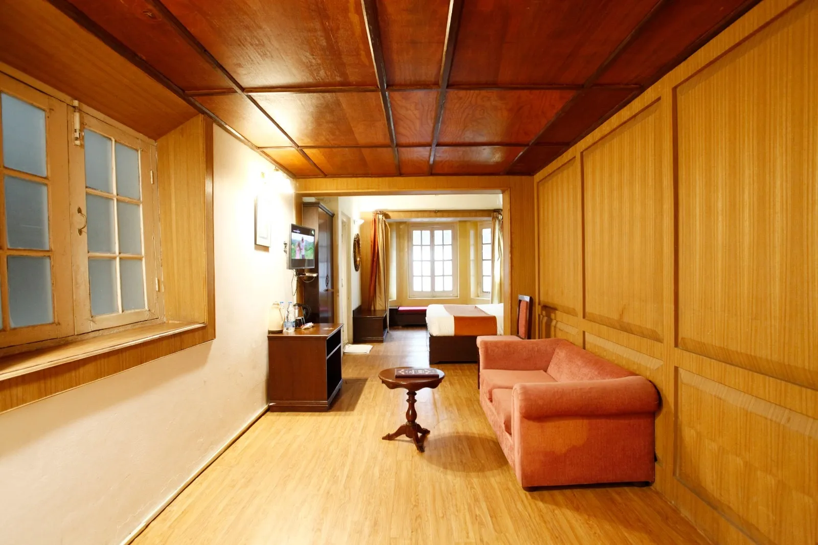 The Palace Belvedere (walkable distance from Mall Road) Common Area