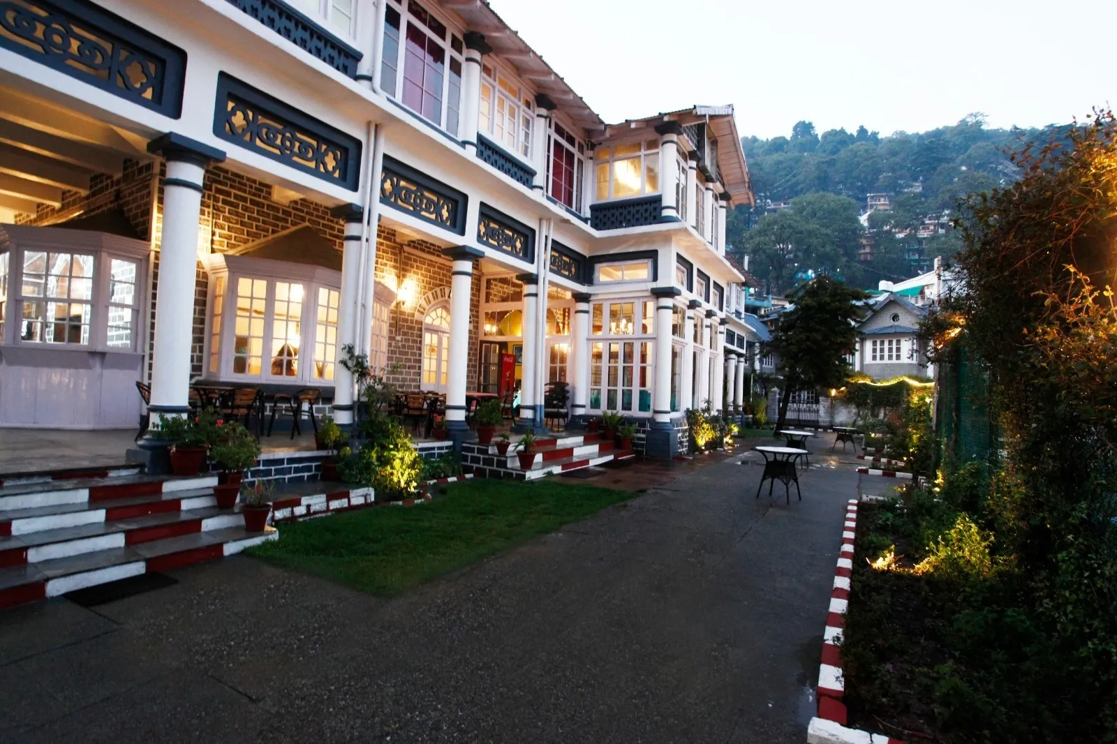 The Palace Belvedere (walkable distance from Mall Road) Entrance
