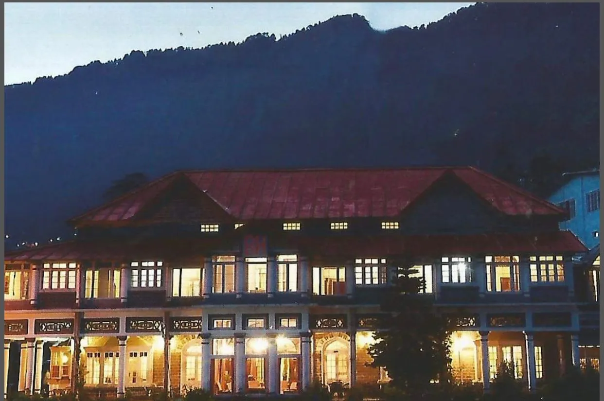 The Palace Belvedere (walkable distance from Mall Road) Facade