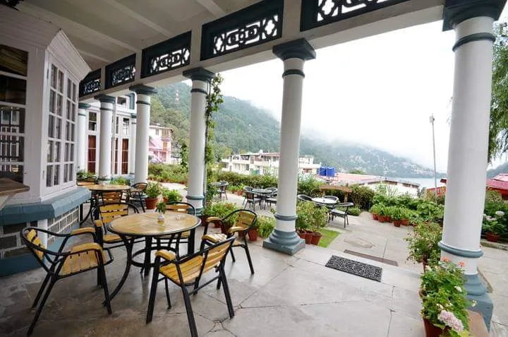 The Palace Belvedere (walkable distance from Mall Road) Garden