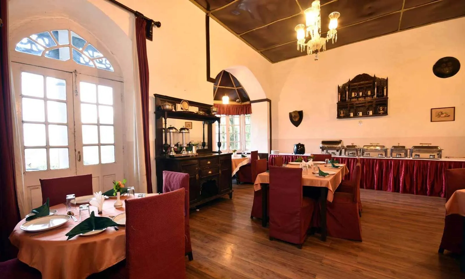The Palace Belvedere (walkable distance from Mall Road) Restaurant