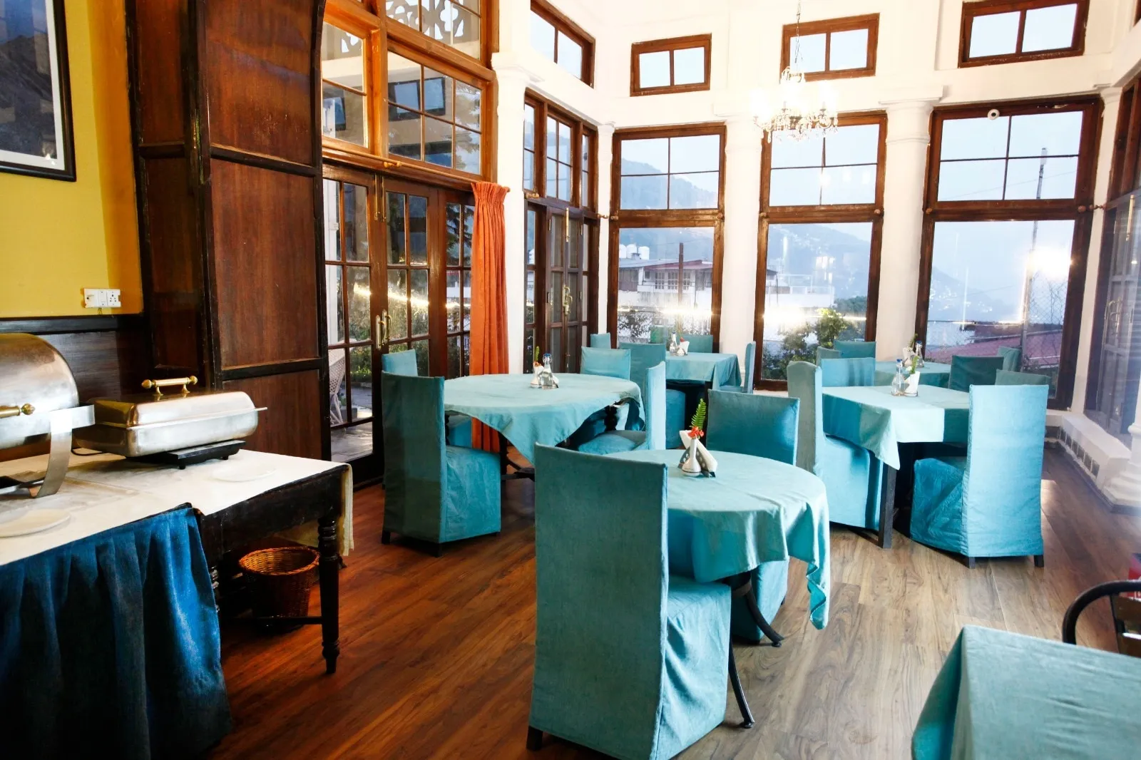 The Palace Belvedere (walkable distance from Mall Road) Restaurant