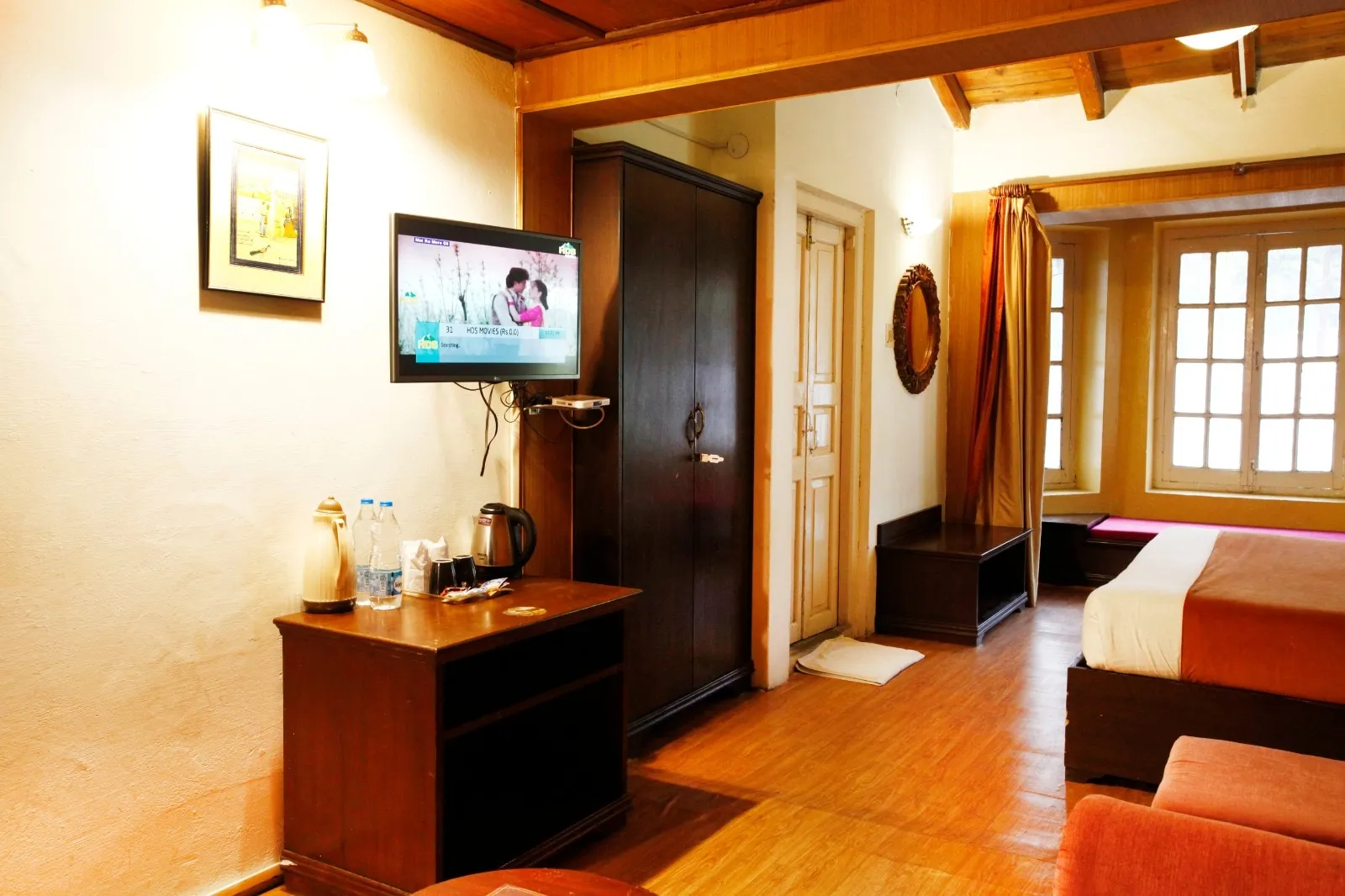 The Palace Belvedere (walkable distance from Mall Road) Room