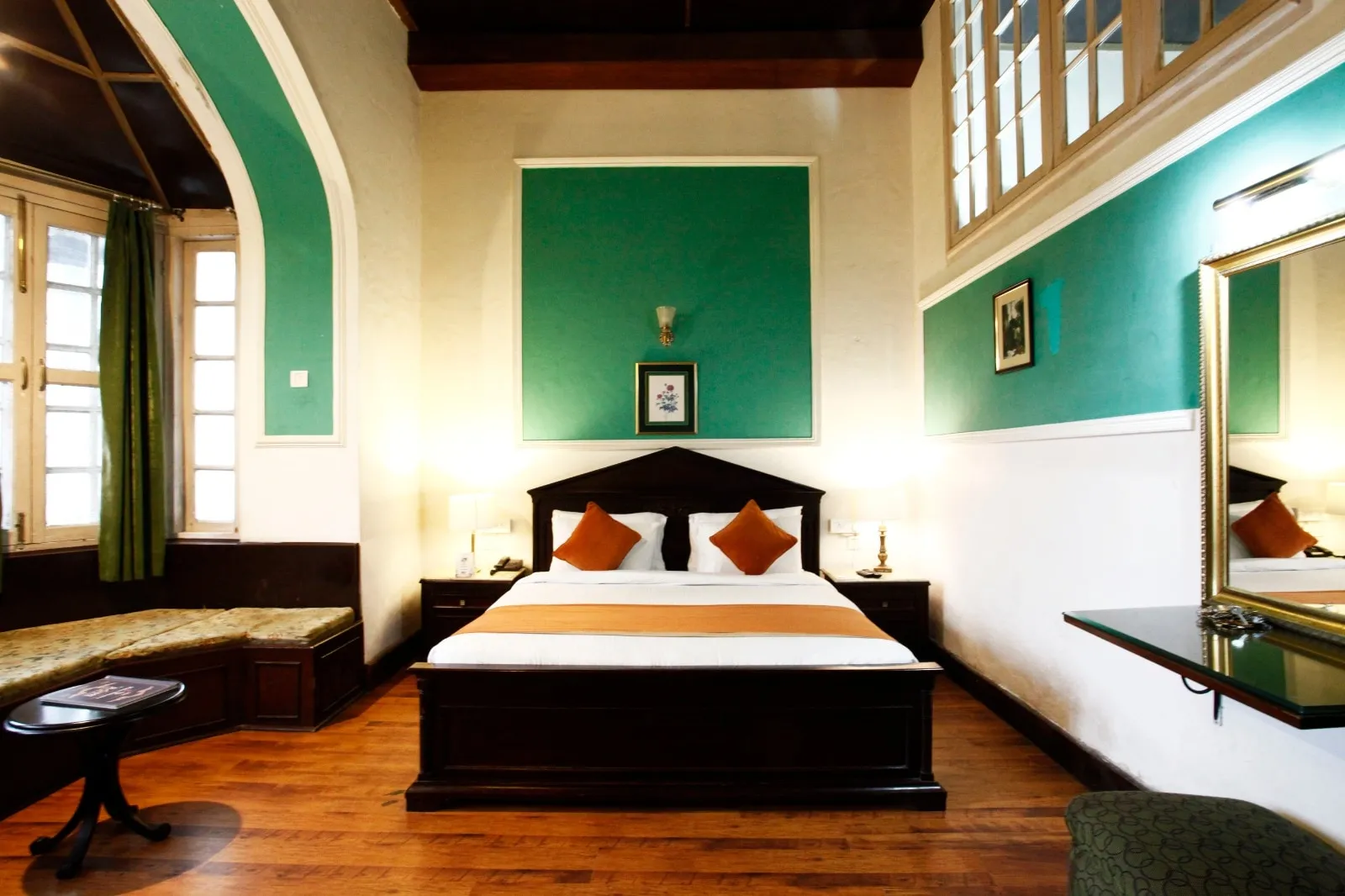 The Palace Belvedere (walkable distance from Mall Road) Room