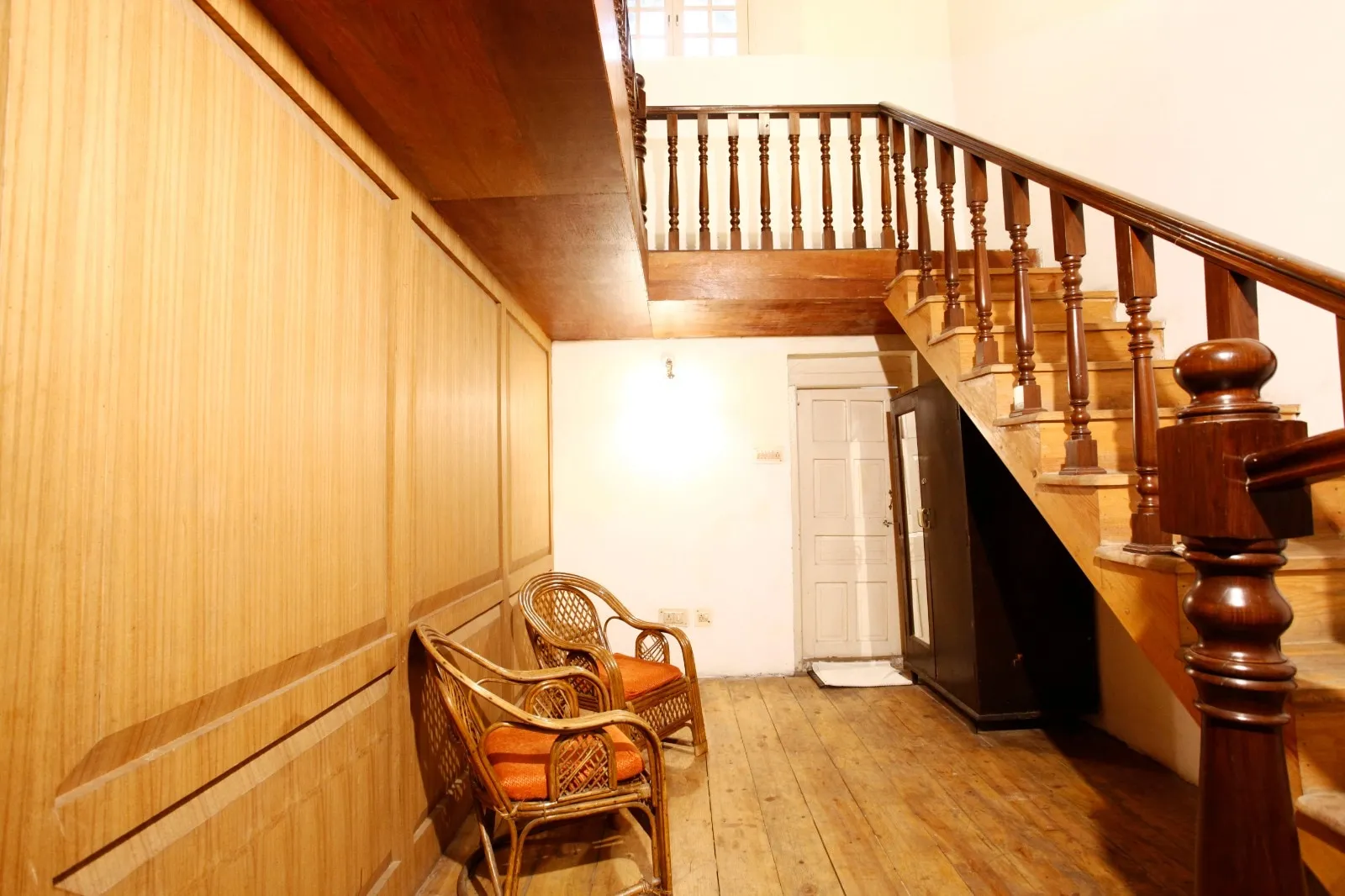 The Palace Belvedere (walkable distance from Mall Road) Room