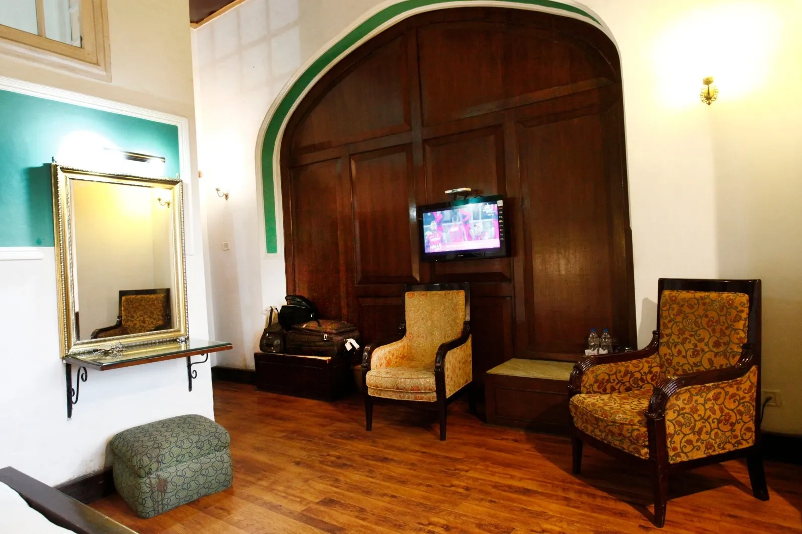 The Palace Belvedere (walkable distance from Mall Road) Room