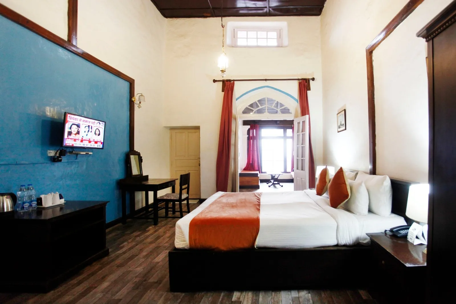 The Palace Belvedere (walkable distance from Mall Road) Room