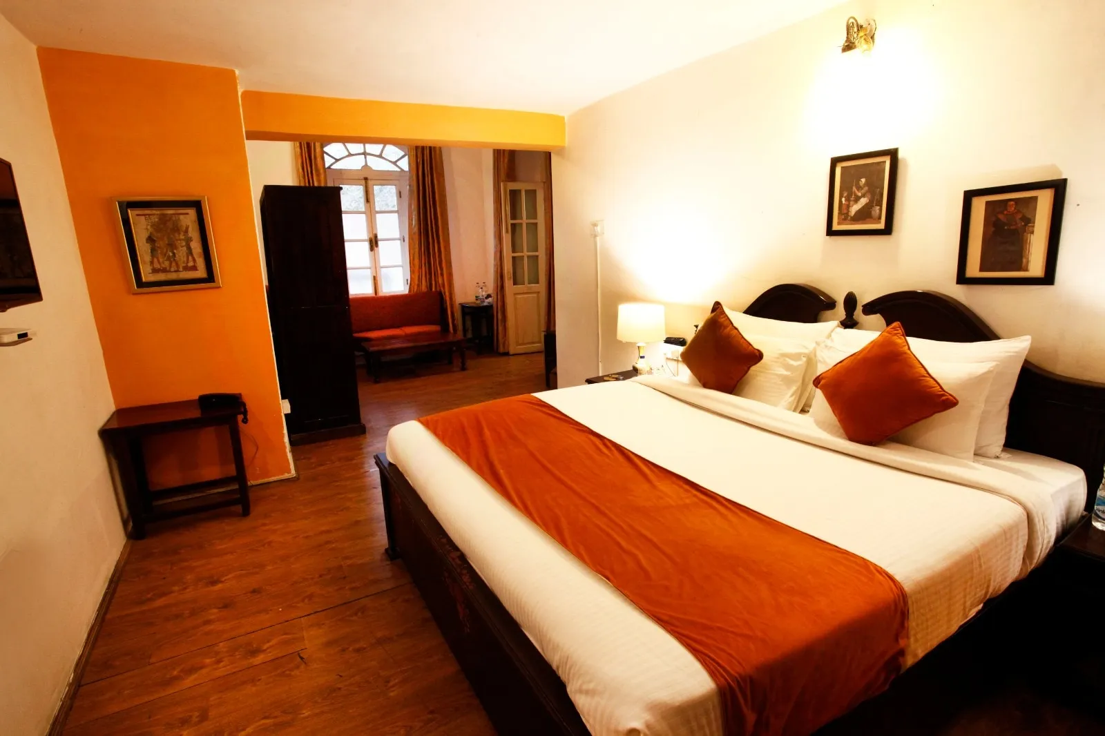 The Palace Belvedere (walkable distance from Mall Road) Room