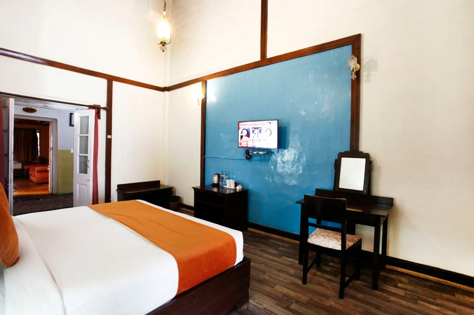 The Palace Belvedere (walkable distance from Mall Road) Room