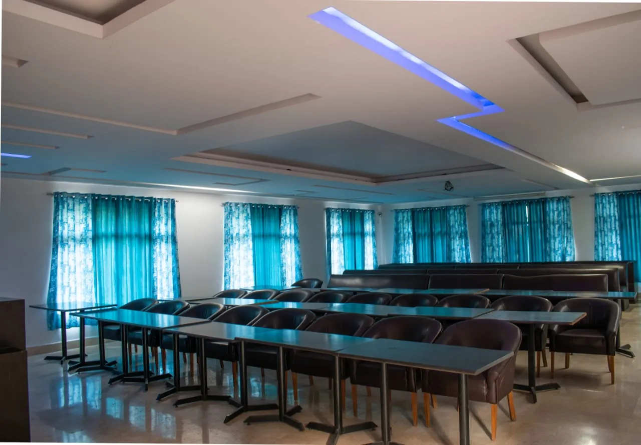 Vaapi Comfort Inn (A Unit Of SAM Hotels) Conference Room