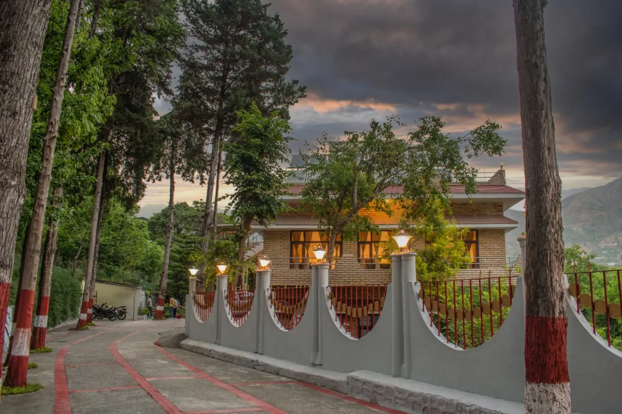 Vaapi Comfort Inn (A Unit Of SAM Hotels) Entrance