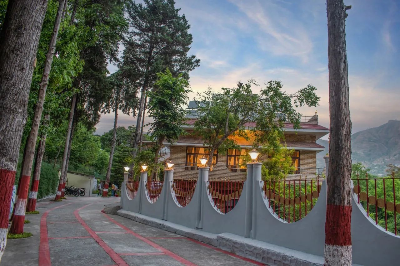 Vaapi Comfort Inn (A Unit Of SAM Hotels) Entrance