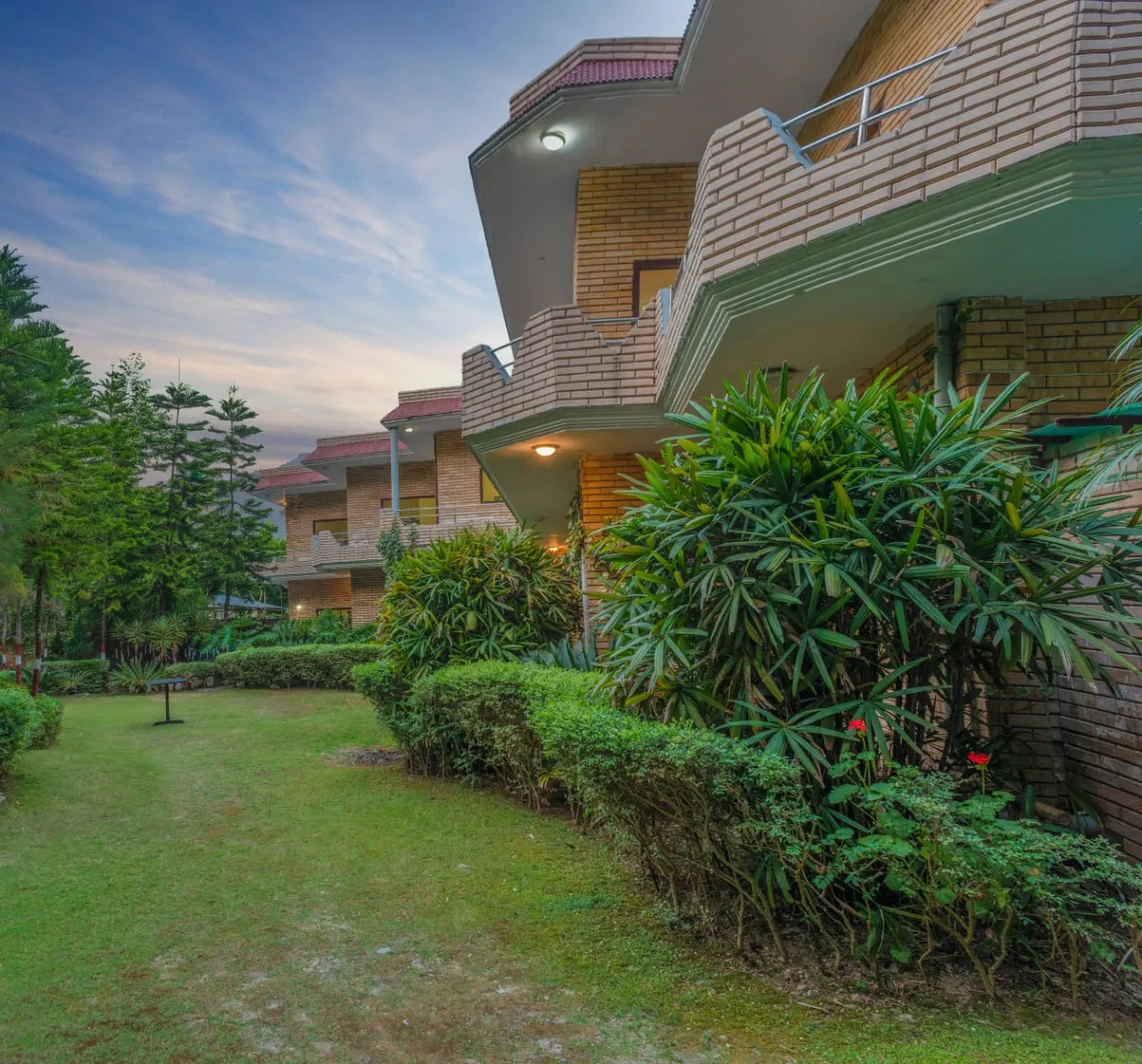 Vaapi Comfort Inn (A Unit Of SAM Hotels) Garden